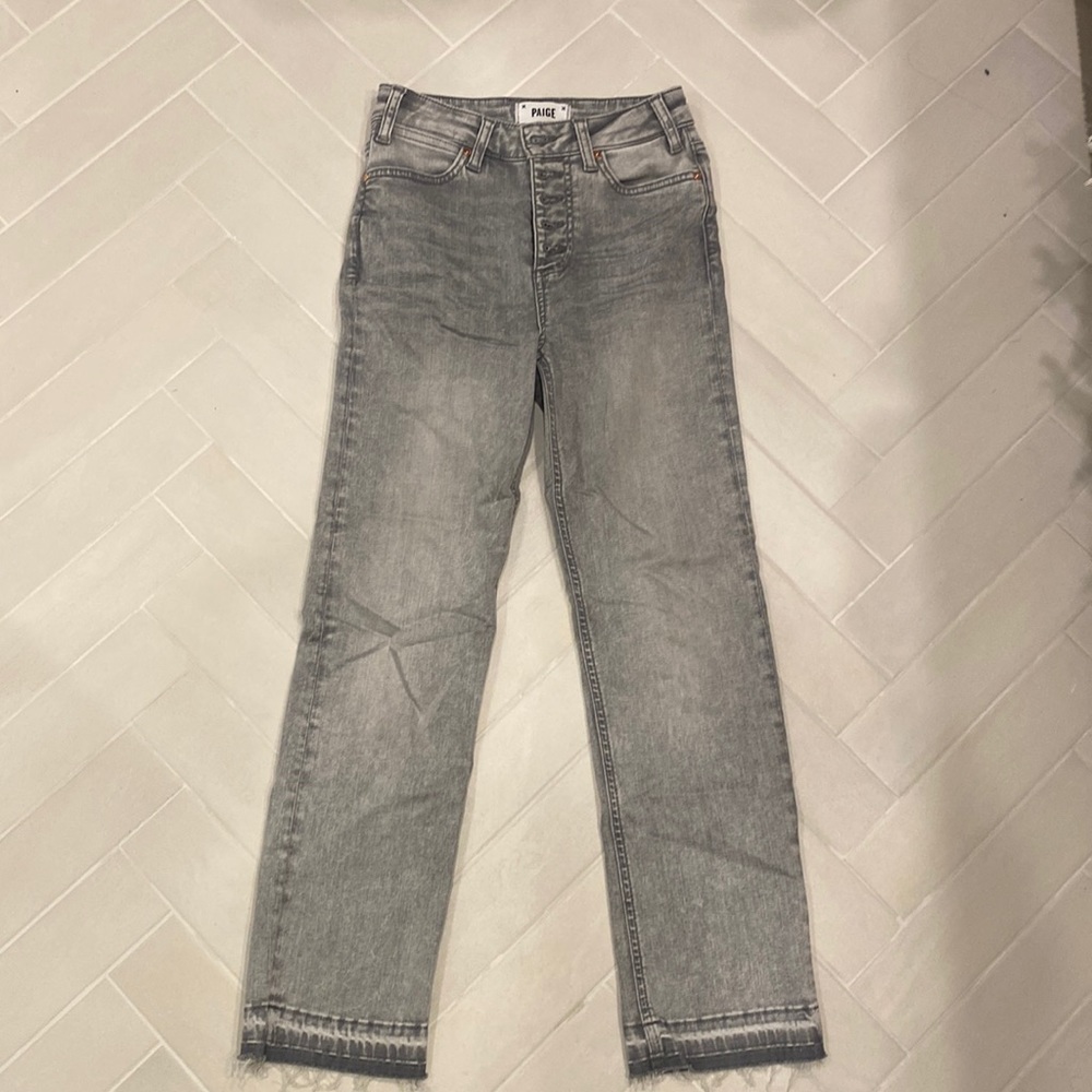 Women’s PAIGE brand new/ never worn grey cropped jeans, size 25.